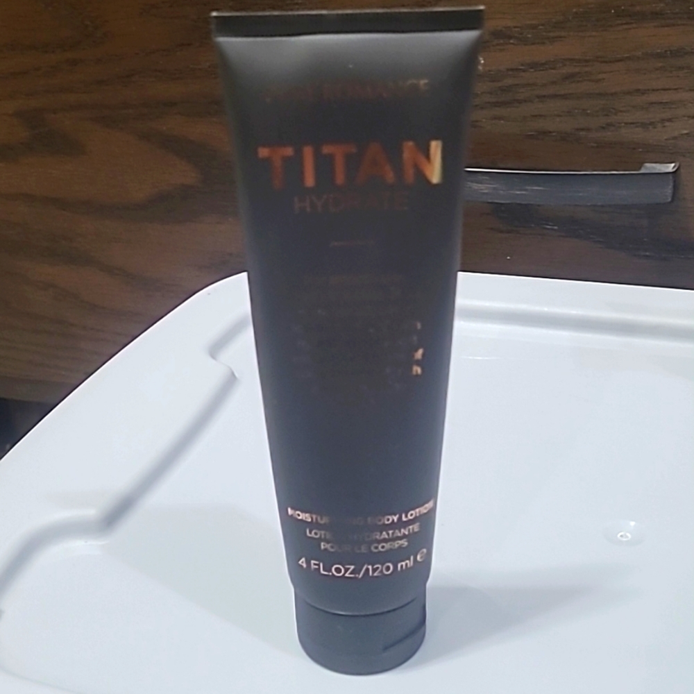 Men's Titan hydrate lotion